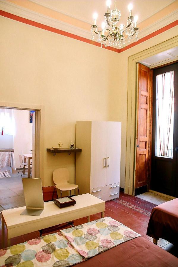 Center Street Apartment Катания Екстериор снимка